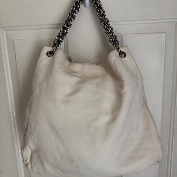 Chanel shoulder bag in light cream color - Picture 2 of 5
